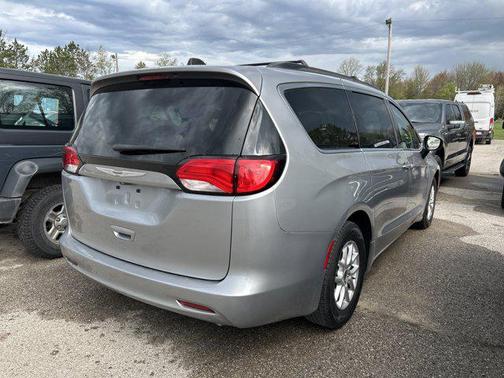 Billet Silver Metallic Clearcoat 2021 Chrysler Voyager LXI