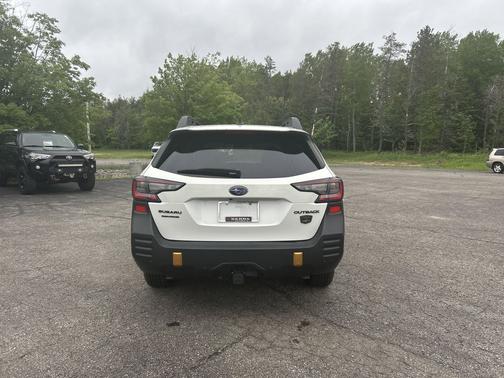 Crystal White Pearl 2025 Subaru Outback Wilderness