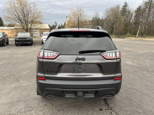 Granite Crystal Metallic 2022 Jeep Cherokee Latitude Lux