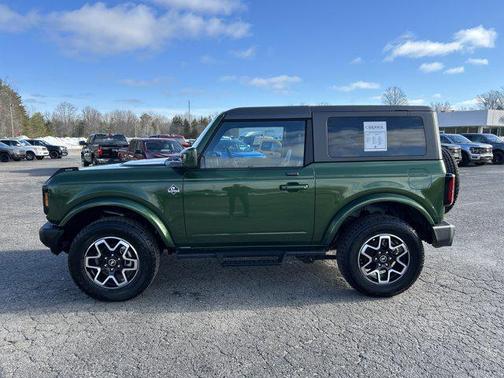 ERUPTION GREEN METALLIC 2023 Ford Bronco Outer Banks
