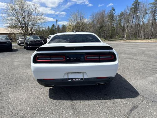 Bright White Clearcoat 2015 Dodge Challenger SXT Plus