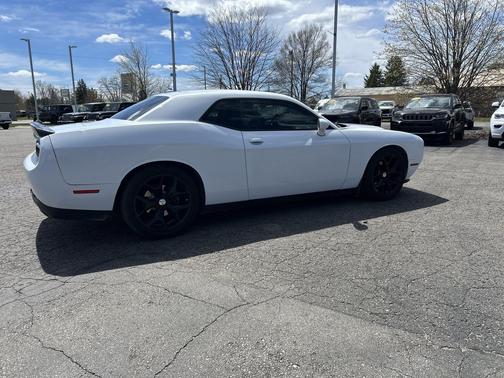 Bright White Clearcoat 2015 Dodge Challenger SXT Plus
