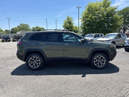 Olive Green Pearlcoat 2020 Jeep Cherokee Trailhawk