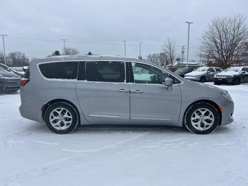 2018 Chrysler Pacifica Touring-L Plus