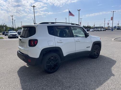 Alpine White Clearcoat 2022 Jeep Renegade Altitude