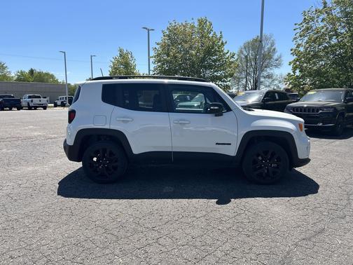 Alpine White Clearcoat 2022 Jeep Renegade Altitude