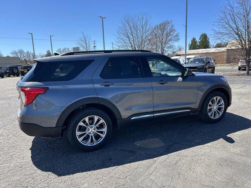 CARBONIZED GRAY METALLIC 2022 Ford Explorer XLT