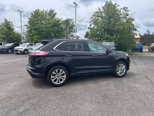 AGATE BLACK METALLIC 2024 Ford Edge Titanium