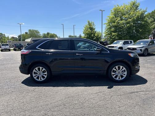 AGATE BLACK METALLIC 2024 Ford Edge Titanium