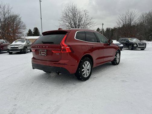 2021 Volvo XC60 T5 Momentum