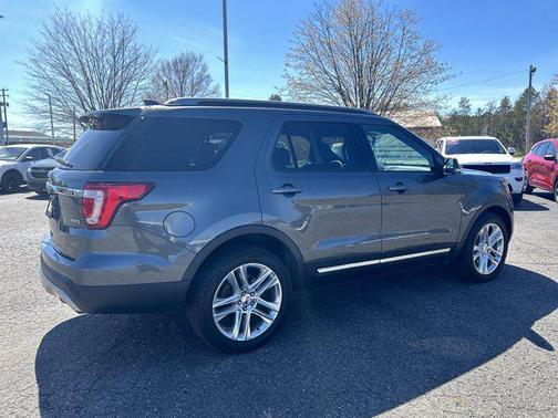 MAGNETIC 2017 Ford Explorer XLT