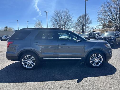 MAGNETIC 2017 Ford Explorer XLT