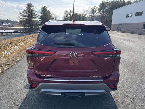 2022 Toyota Highlander Platinum