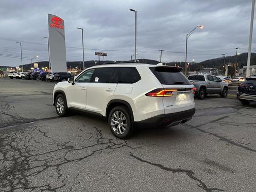 2026 Toyota Highlander Hybrid Base