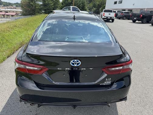 2024 Toyota Camry Hybrid SE