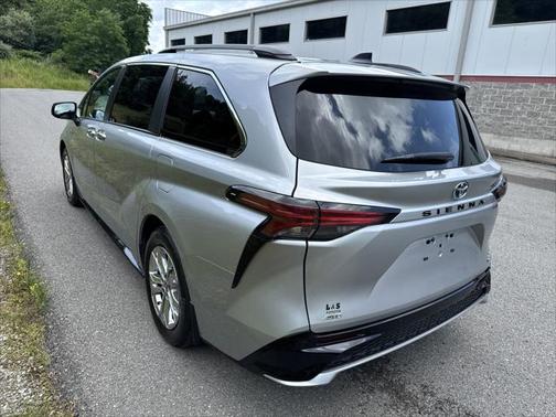 2023 Toyota Sienna XSE 7 Passenger