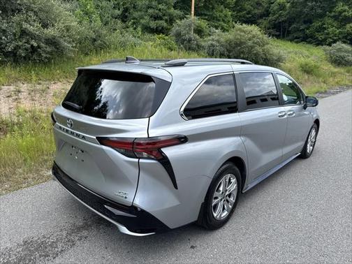 2023 Toyota Sienna XSE 7 Passenger