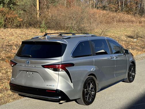 2025 Toyota Sienna Platinum