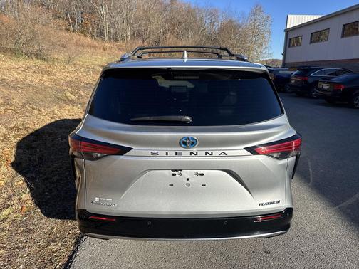 2025 Toyota Sienna Platinum