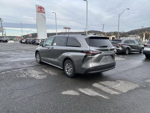 2026 Toyota Sienna XLE