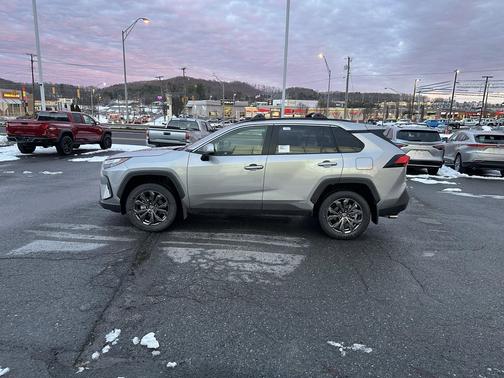 2025 Toyota RAV4 Hybrid XLE Premium