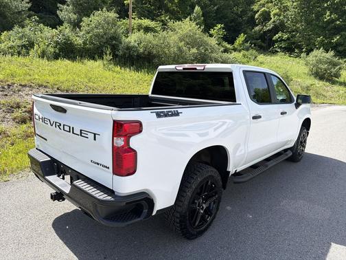 Summit White 2024 Chevrolet Silverado 1500 Custom Trail Boss