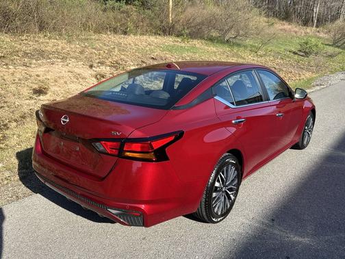 Scarlet Ember 2024 Nissan Altima 2.5 SV