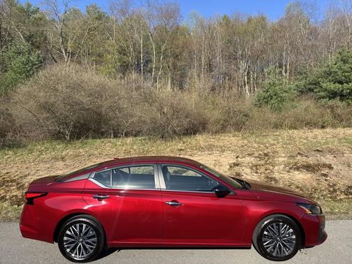 Scarlet Ember 2024 Nissan Altima 2.5 SV