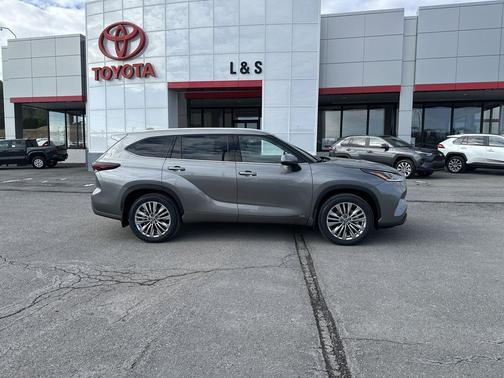 2026 Toyota Highlander Hybrid Platinum