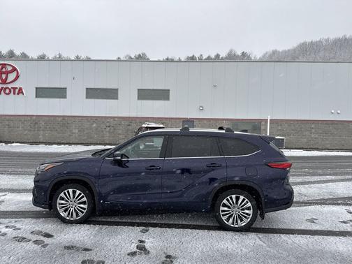 2023 Toyota Highlander Hybrid Platinum