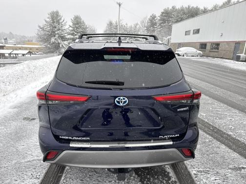 2023 Toyota Highlander Hybrid Platinum