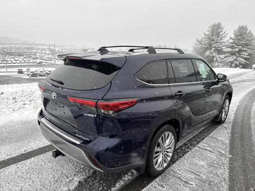 2023 Toyota Highlander Hybrid Platinum