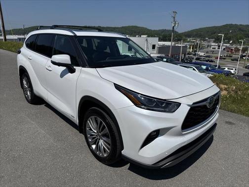 2023 Toyota Highlander Hybrid Platinum