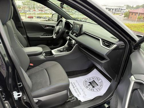 Midnight Black Metallic 2022 Toyota RAV4 Hybrid SE