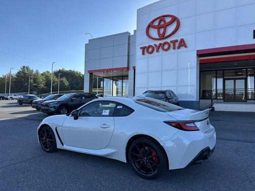 2025 Toyota GR86 Premium