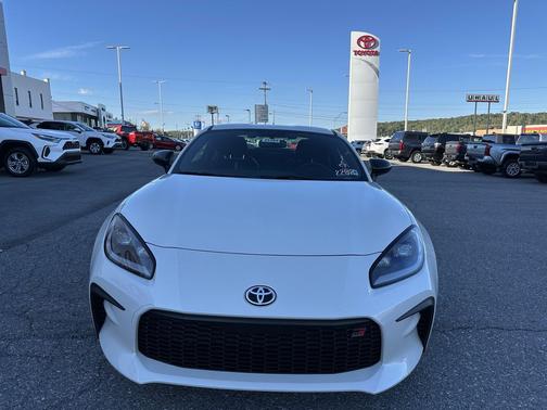 2025 Toyota GR86 Premium