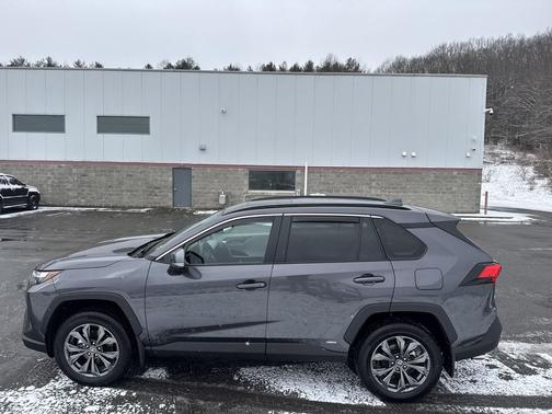 2025 Toyota RAV4 Hybrid XLE Premium