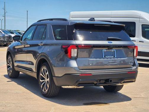 Carbonized Gray Metallic 2026 Ford Explorer ST-Line