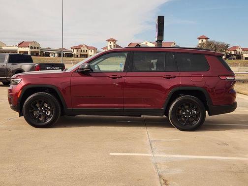 2025 Jeep Grand Cherokee L Laredo