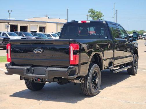 Agate Black Metallic 2026 Ford F-350 Lariat Super Duty