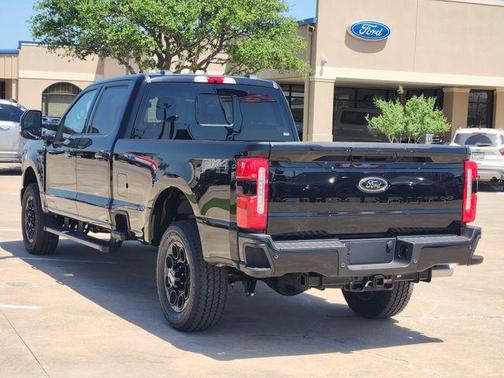 Agate Black Metallic 2026 Ford F-350 Lariat Super Duty