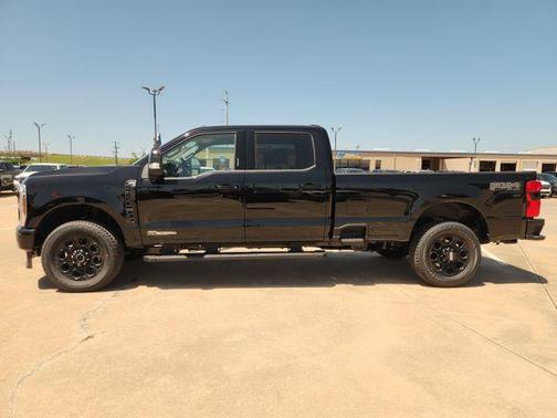 Agate Black Metallic 2026 Ford F-350 Lariat Super Duty