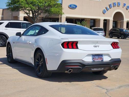 Oxford White 2026 Ford Mustang GT