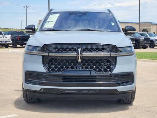 Gray Mist Metallic 2025 Lincoln Navigator Reserve