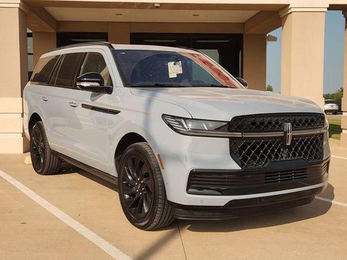 Gray Mist Metallic 2025 Lincoln Navigator Reserve