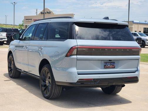 Gray Mist Metallic 2025 Lincoln Navigator Reserve