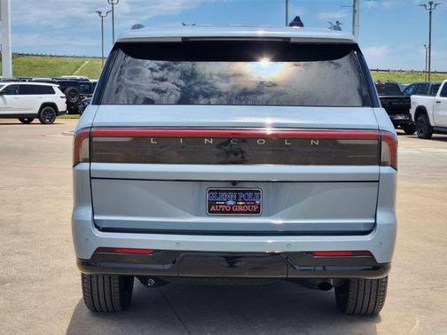 Gray Mist Metallic 2025 Lincoln Navigator Reserve