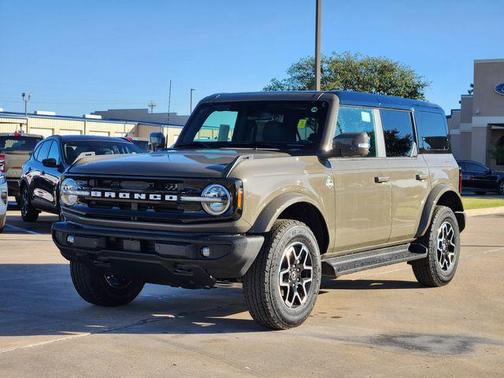 Gray 2025 Ford Bronco Outer Banks