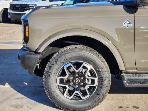 Gray 2025 Ford Bronco Outer Banks