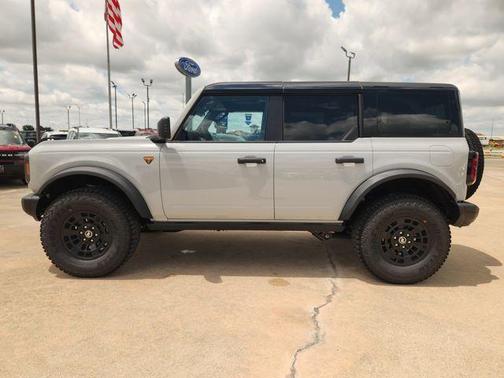 Avalanche Gray 2026 Ford Bronco Badlands